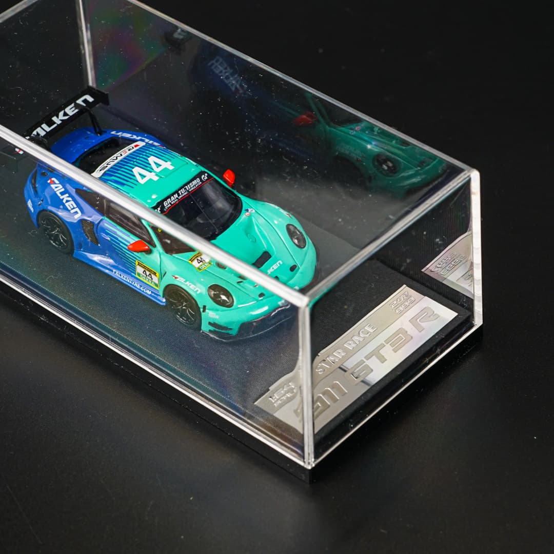 Porsche 911 GT3 R Falken #44 Star Race - model 1:64 - miniatura 3