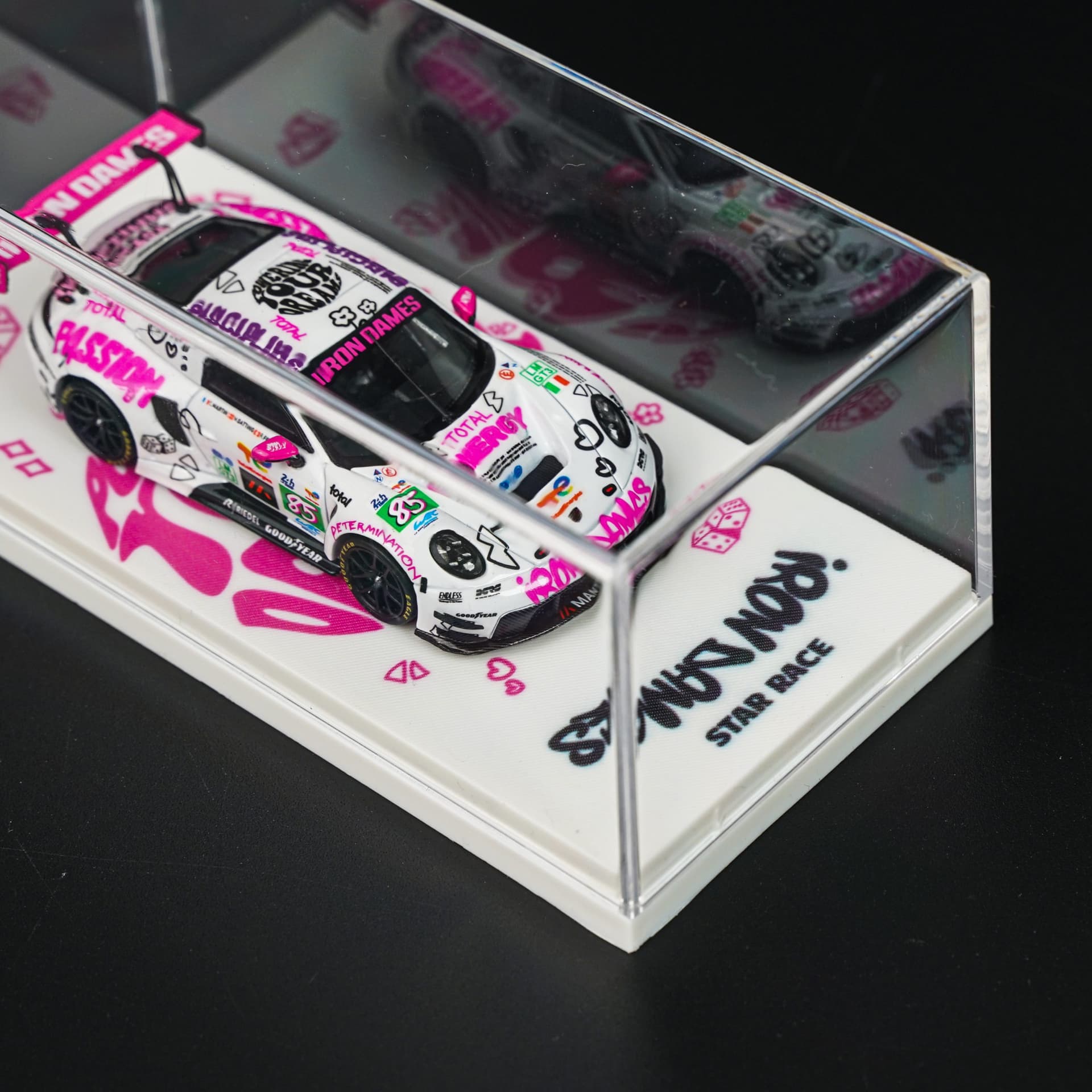 Porsche 911 GT3 R Iron Dames Star Race - model 1:64 - miniatura 3