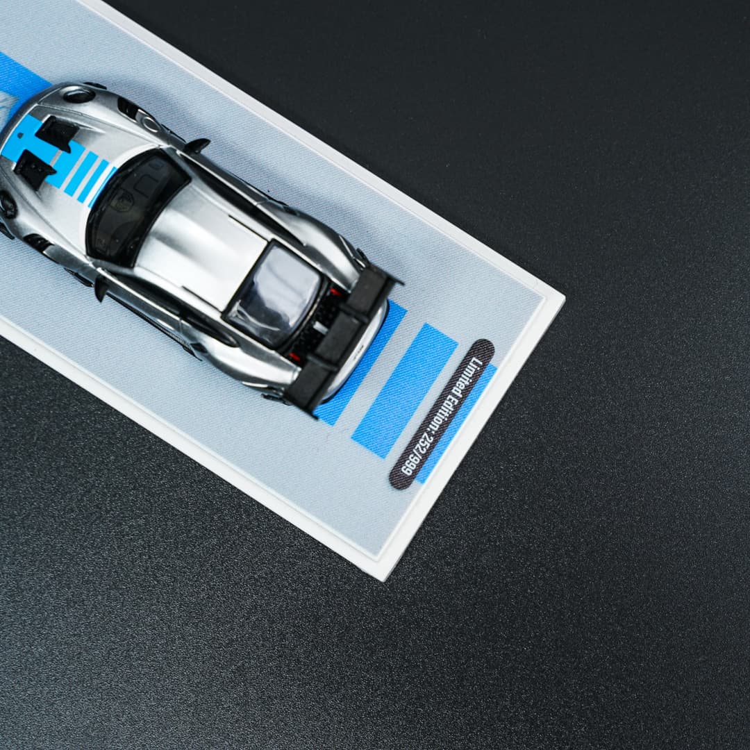 Porsche 992 GTR TimeMicro - model 1:64 - miniatura 3