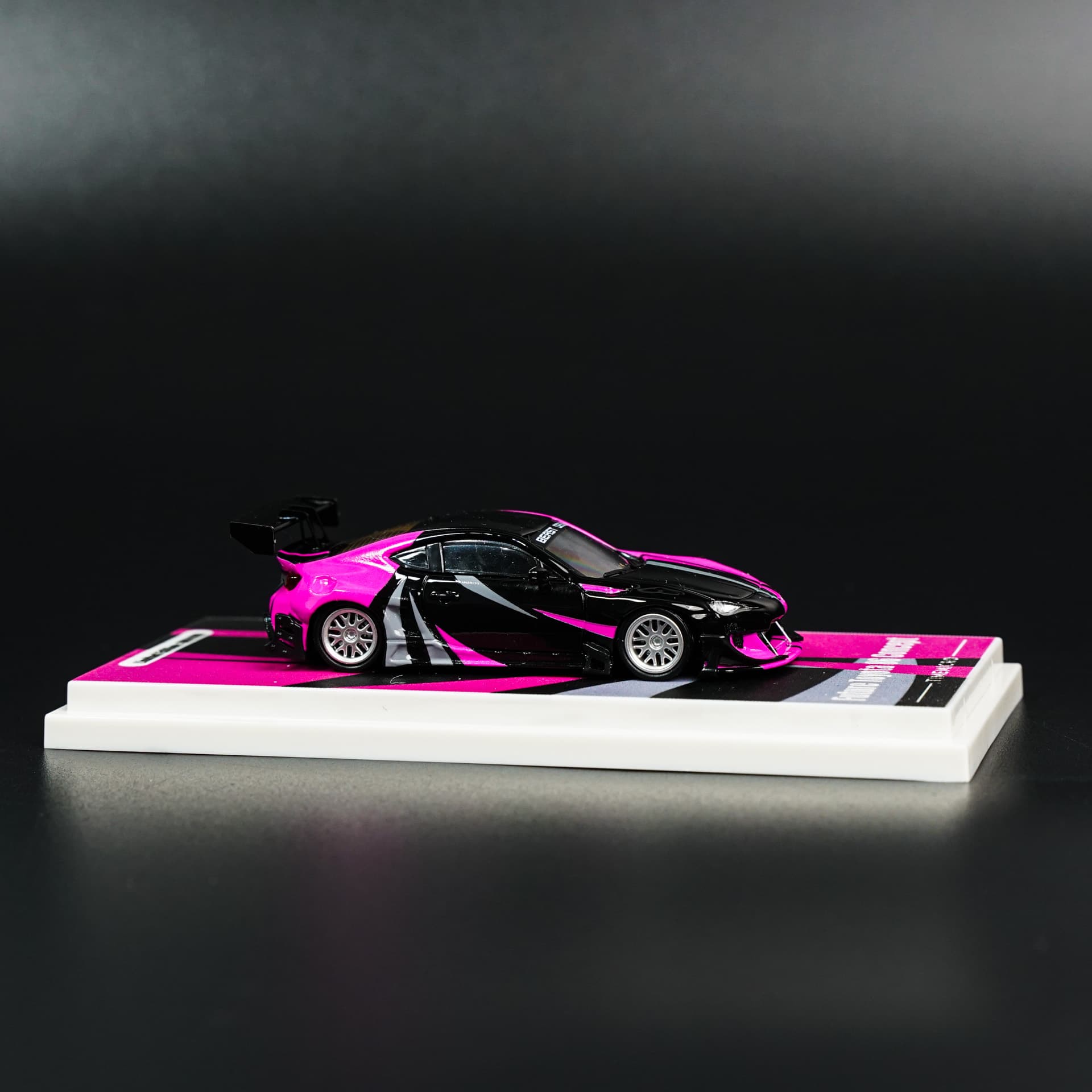 Toyota GR86 TimeMicro - model 1:64 - miniatura 2