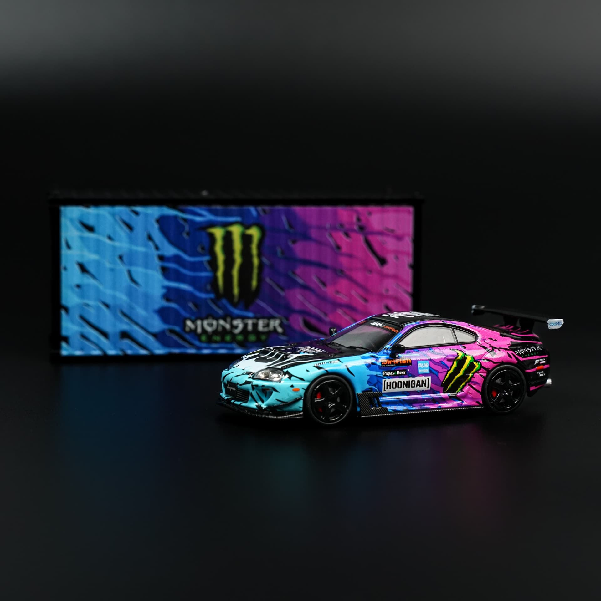 Toyota Supra MK4 Monster + Metalowy kontener TimeMicro - model 1:64 - miniatura 2