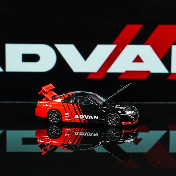 Model Nissan Skyline GT-R R34 ADVAN 1:64 TimeMicro – otwierany kolekcjonerski diecast